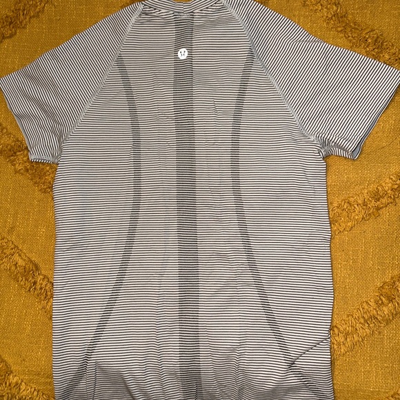 Lululemon shirt - Picture 2 of 3
